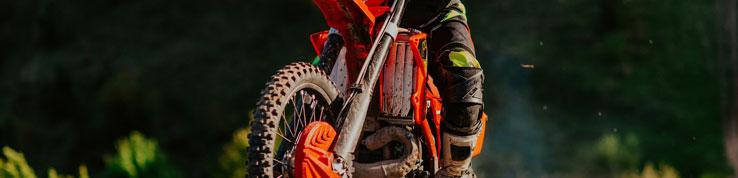 Enduro-Motorradreifen für Straße, Schotter und Gelände