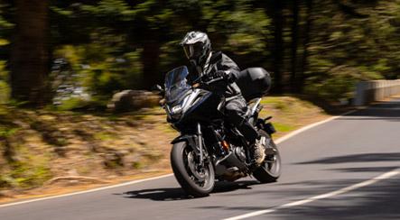 Sporttouring-Motorrad mit Sporttouringreifen