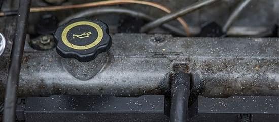 Motoröl ist genauso wichtig wie Benzin für dein Fahrzeug.