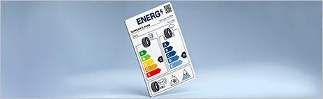 Das EU-Reifenlabel mit Energieeffizienzklassen von A bis E, Nasshaftungsklassen, QR-Code und Angaben zu Rollgeräusch sowie Wintertauglichkeit.